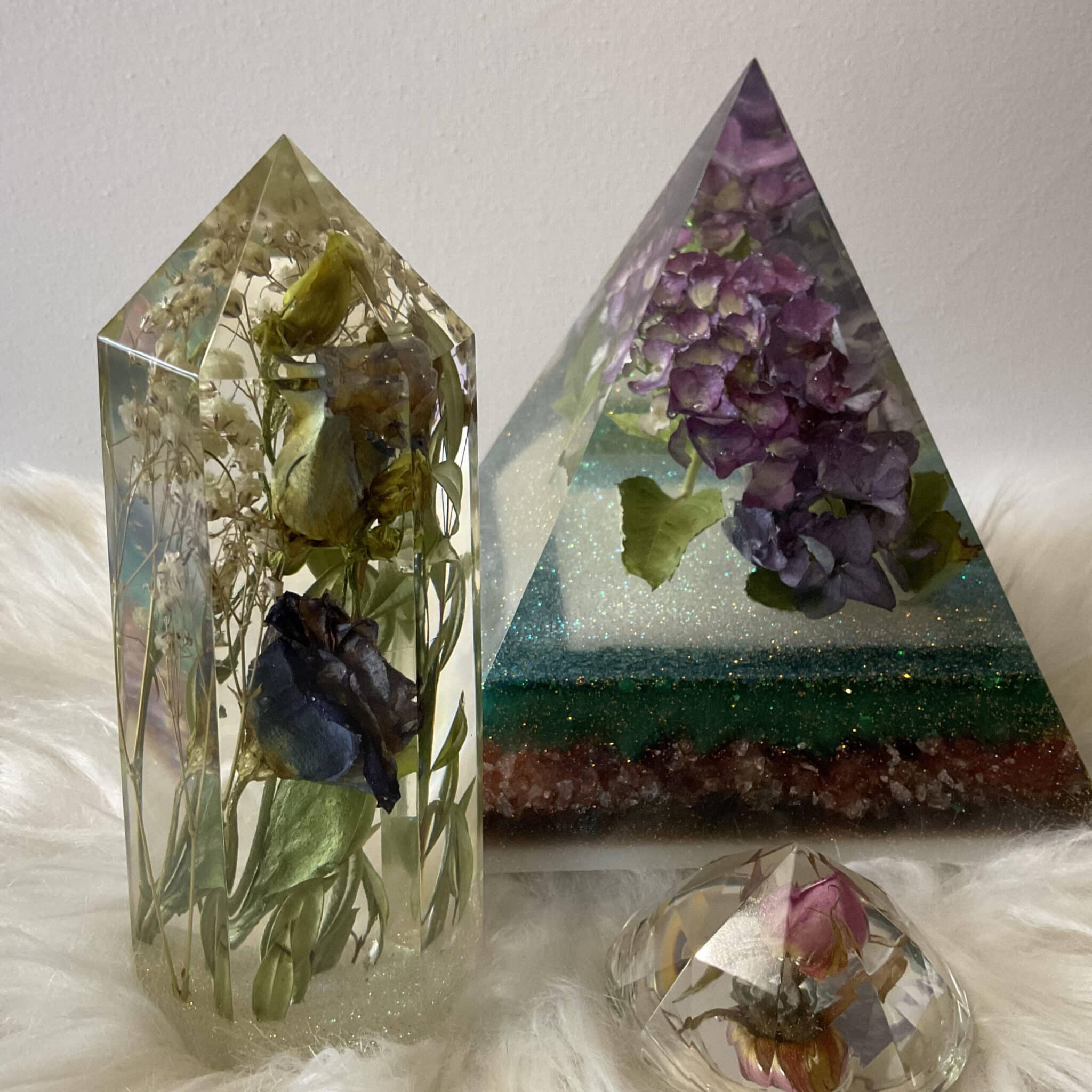 Usa resina per inclusione e fiori secchi per creare un pettine - Perles & Co